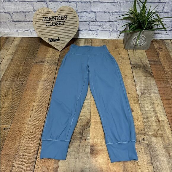 Lululemon Align High-Rise Cropped Jogger
Utility Blue - Picture 2 of 14